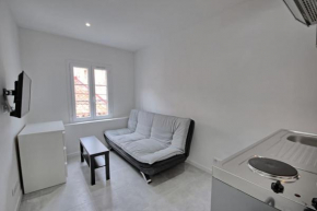 Гостиница Studio au calme entierement renove  Антиб